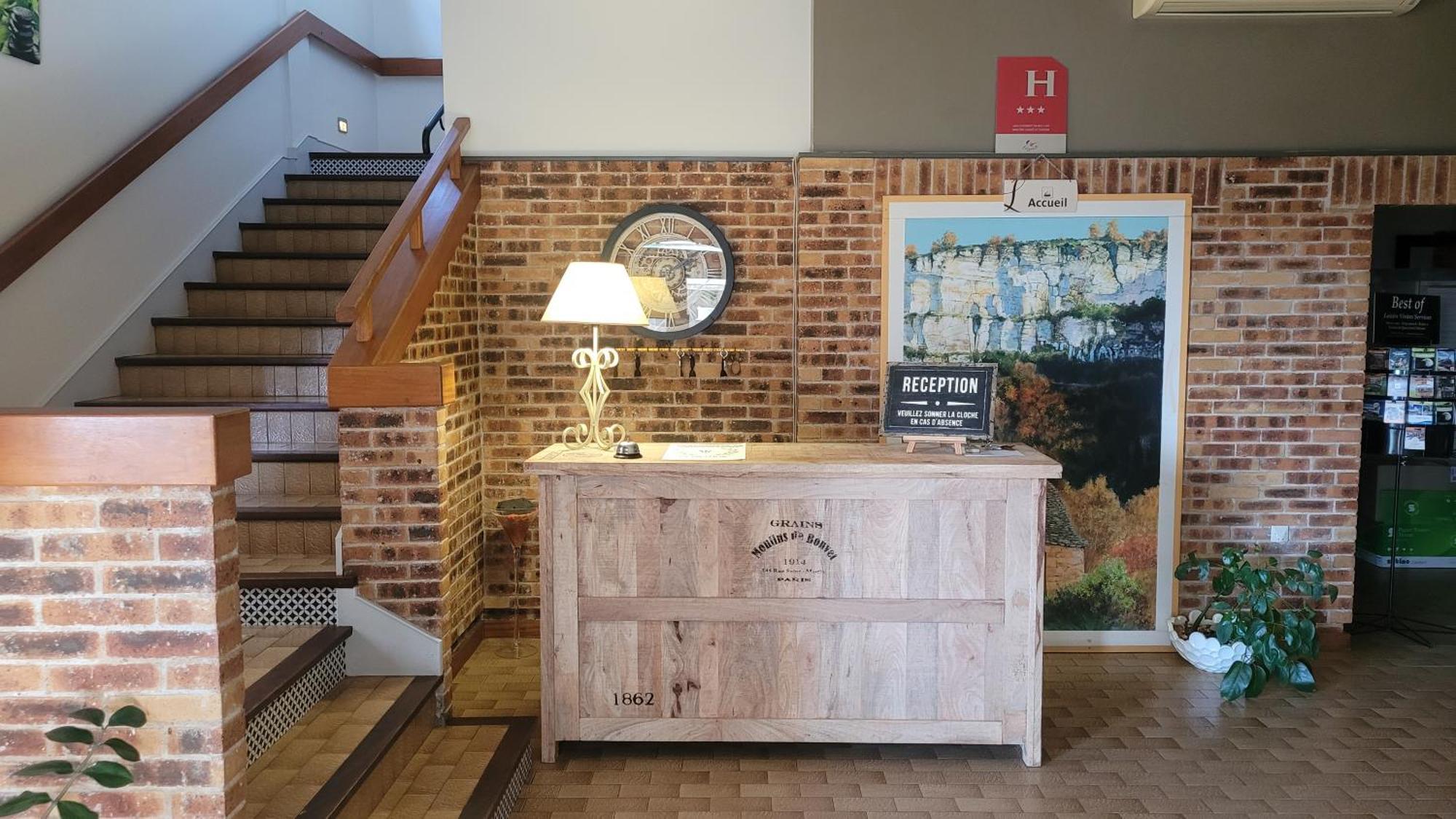 拉特露菲尔酒店 Puy-lʼÉvêque 外观 照片